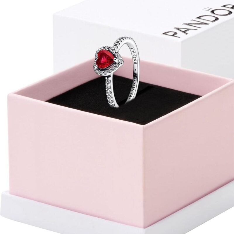 خاتم باندورا الفضي بقلب أحمر ينبض بالأناقة